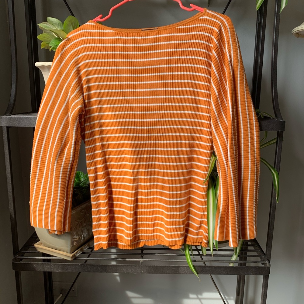 Great fitted body top with retro 70s sleeves